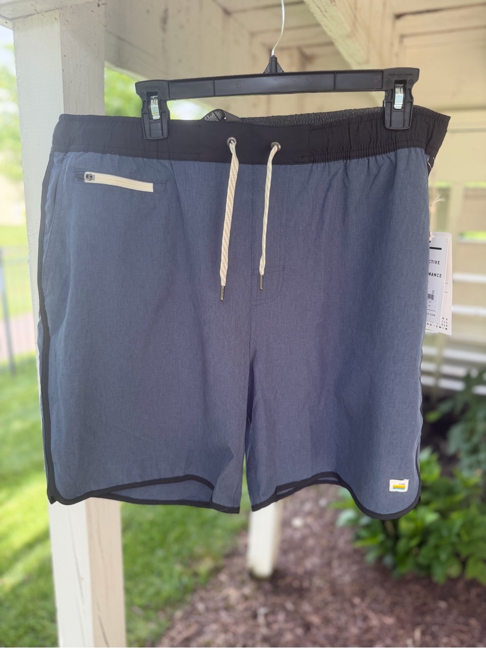 BNWT Men’s XXL Vuori Banks Shorts. V330 in Azure Linen Texture. Originally $68